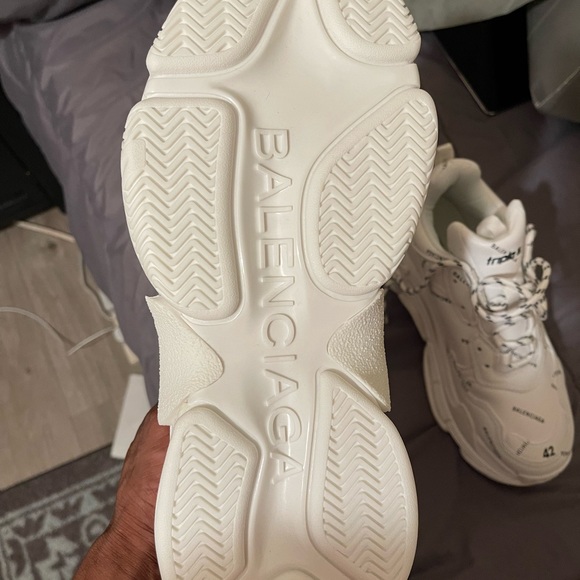 Selling my two pairs of Balenciagas.. if anyone is interested just let me know. - Picture 3 of 14
